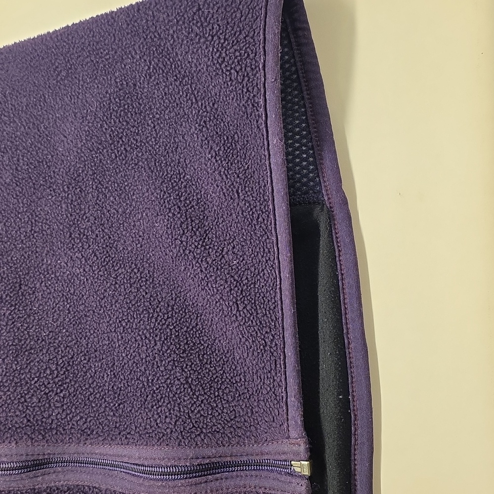 Patagonia Vintage Men's Purple Fleece Vest - Picture 12 of 13